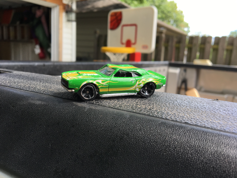 Illustration for article titled Whoopsie Wednesday: Camaro done got smooshed.